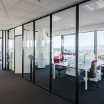 Minimalizam i modularnost uz IG AD 5700 dovratnik